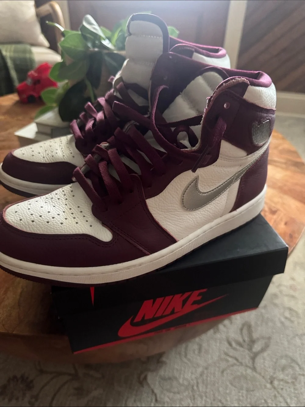 Nike Air Jordan 1 Mid - White and Burgundy (9)